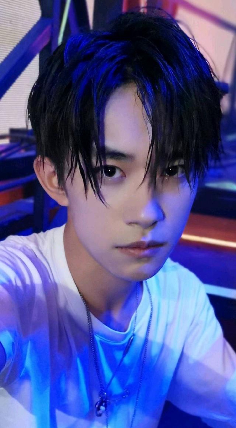 易烊千玺